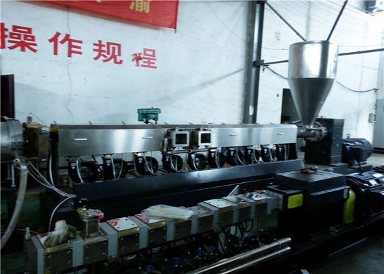 中国 PEの薄片のリサイクルのための繊維のペレタイジングを施すシステムが付いている800kg/hr単一ねじ押出機 サプライヤー