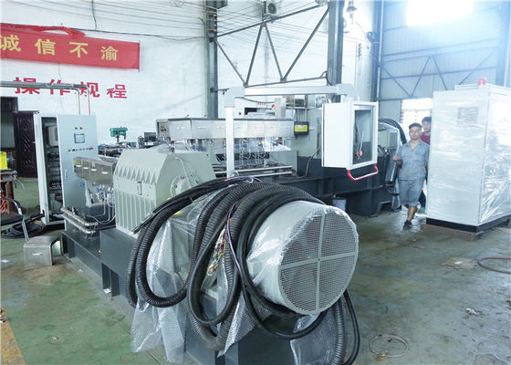 中国 ペレタイジングを施すシステムが付いているポリ塩化ビニールの粒状になるシステムのための600kg/hr 2ステージの押出機 サプライヤー